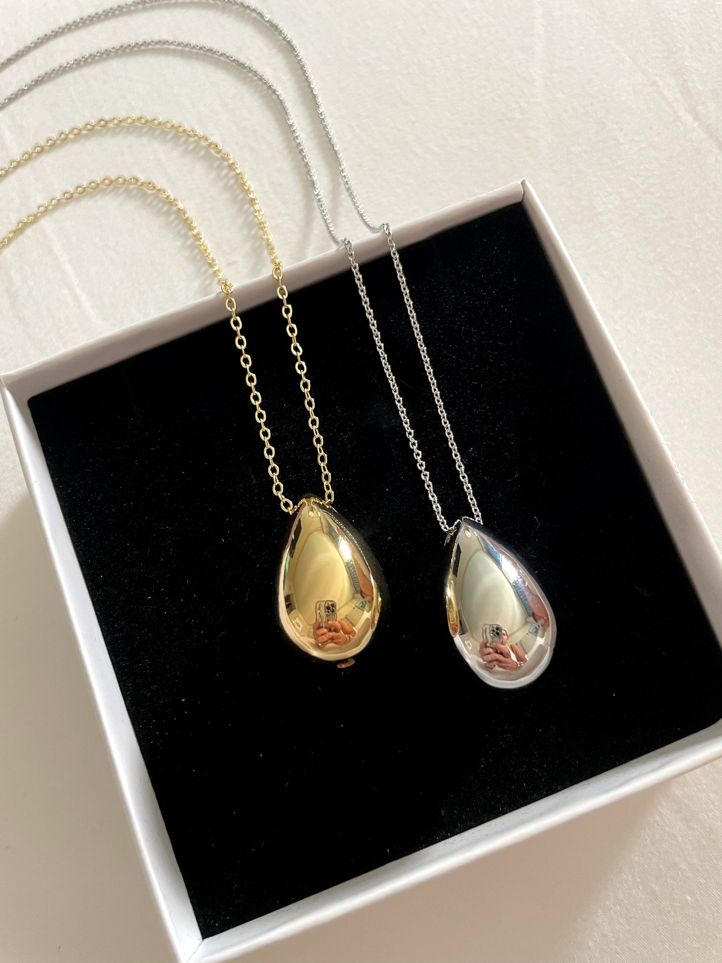 Drop shaped pendant necklace