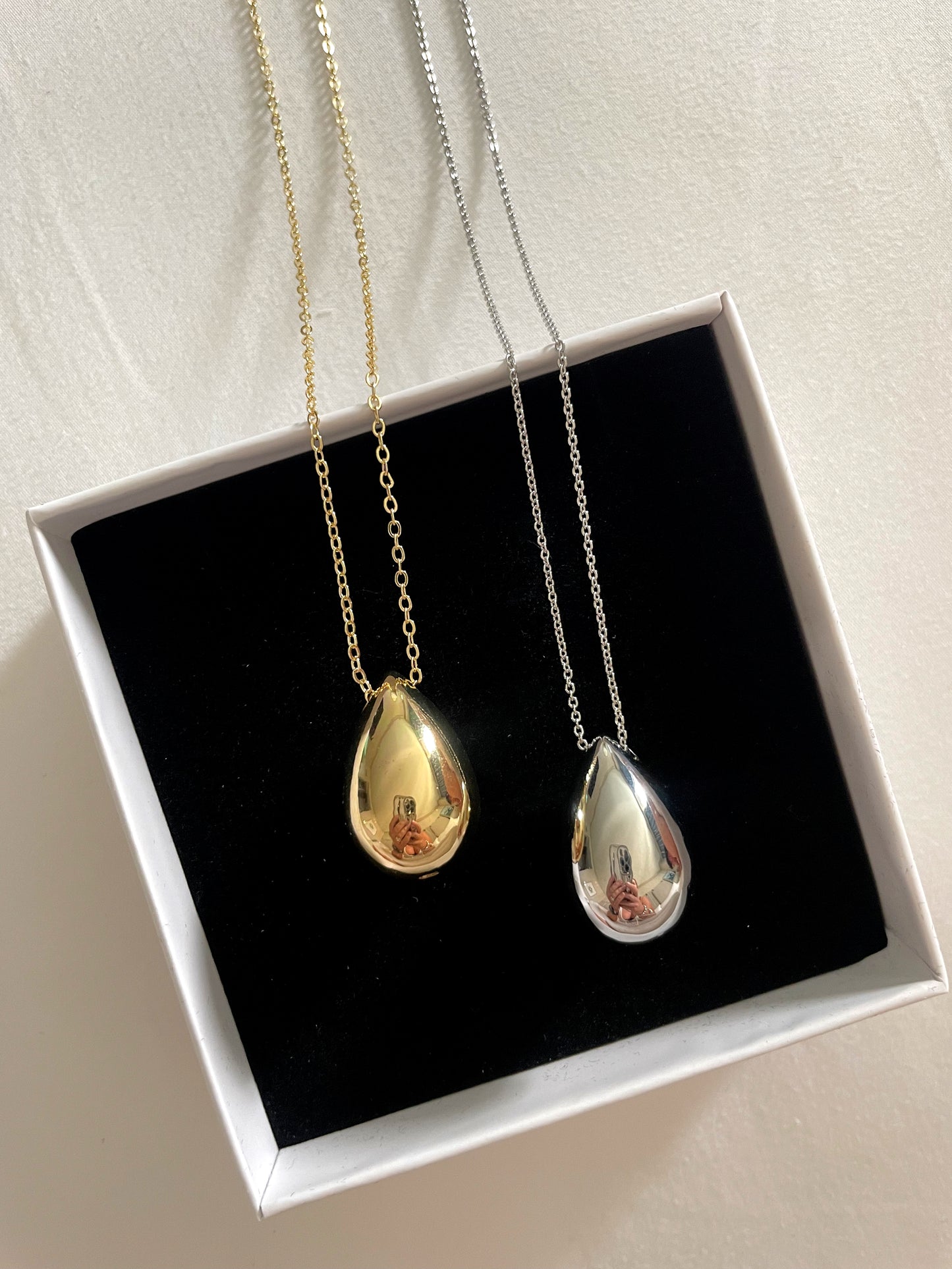 Drop shaped pendant necklace