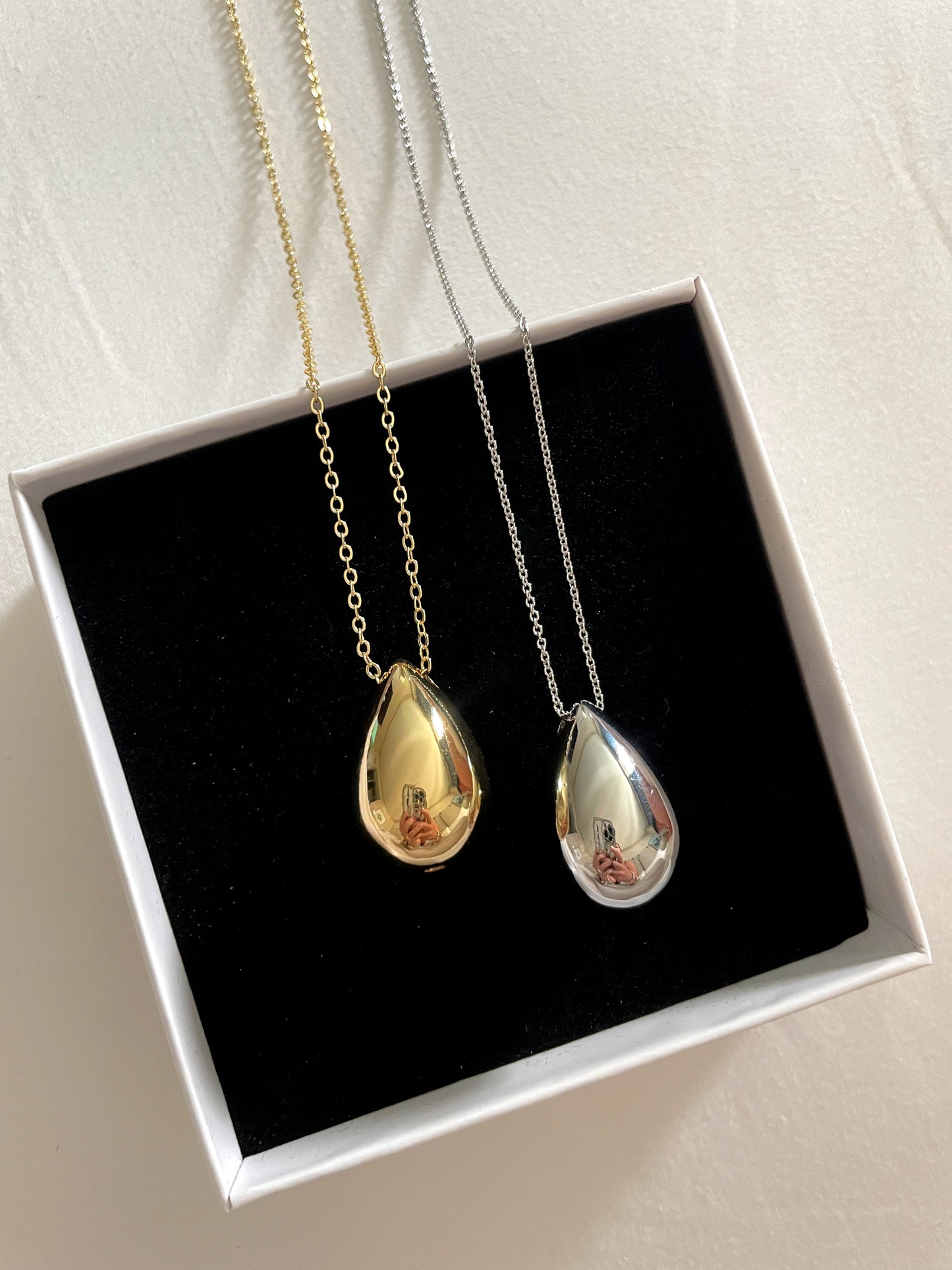 Drop shaped pendant necklace