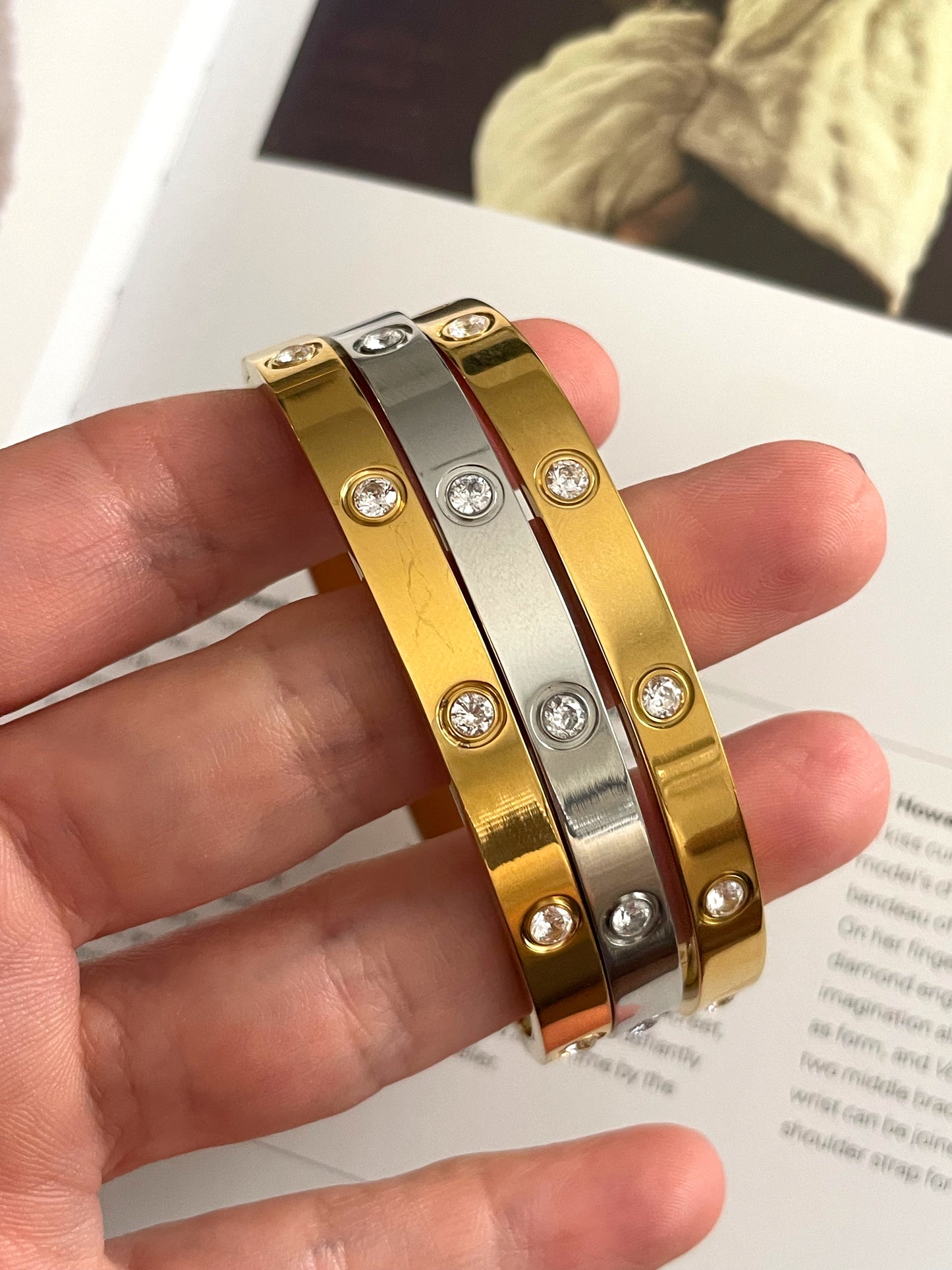 Brazalete de tornillo dorado