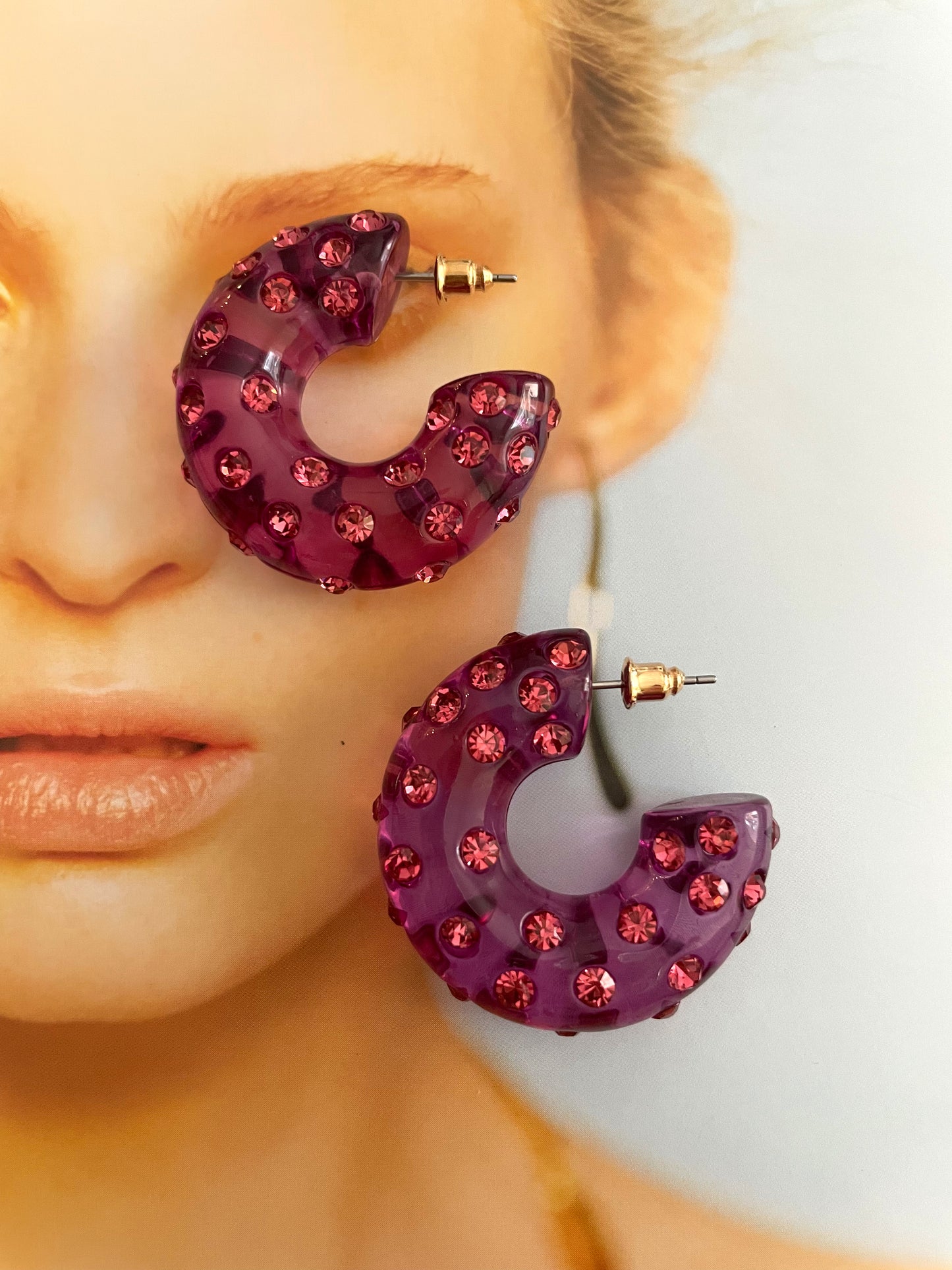 Boucles d'oreilles créoles en lucite